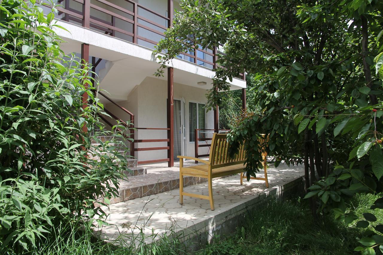 Guest House Leto Dolinka Екстериор снимка